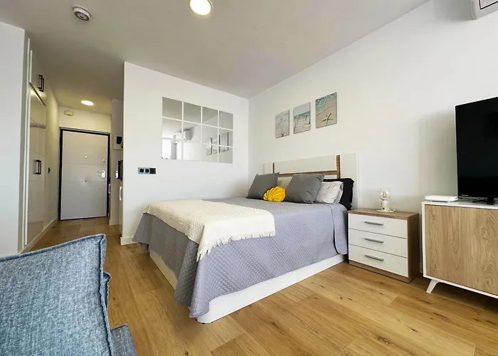 아파트 Floor Sea View With Seasonal Pool Walking Distance To The By Namaste Elite 토레몰리노스